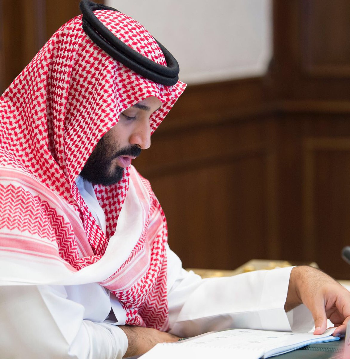 Badermasaker's tweet photo. برئاسة سمو #ولي_العهد مجلس الشؤون الاقتصادية والتنمية، يناقش تقريرا عن الربع الأول لأداء الميزانية العامة، وتقريرا اقتصاديا وتنمويا من العام المالي الجاري، والمؤشرات ذات الصلة، وتطورات الاقتصاد الدولي، ويتخذ التوصيات اللازمة تجاهها. https://t.co/yjALNerp07