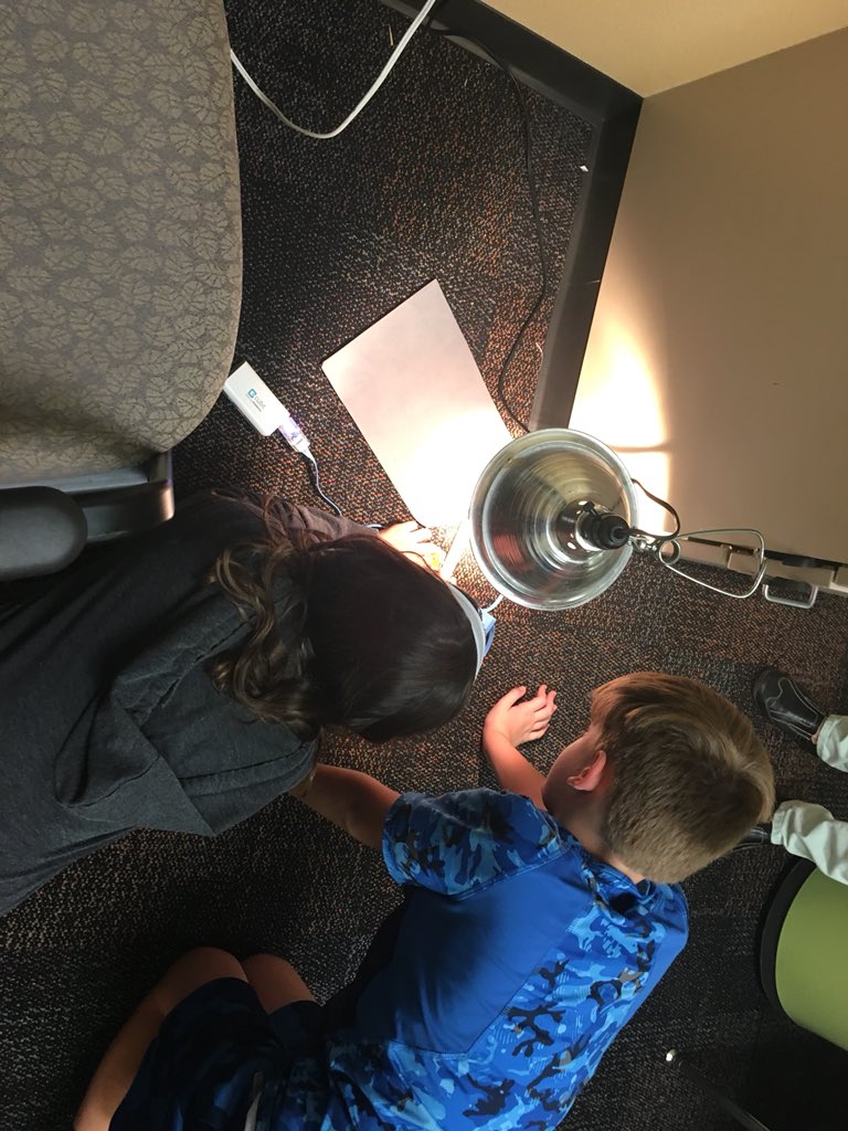 RudyKeezer's tweet photo. STEM in action today at McNeal. The 4th and 5th graders loved coding, using thermometer probes and discovering what the best insulators from heat were. Cubit is a pretty neat product/program. #WeManatee https://t.co/lztYWH9CkB