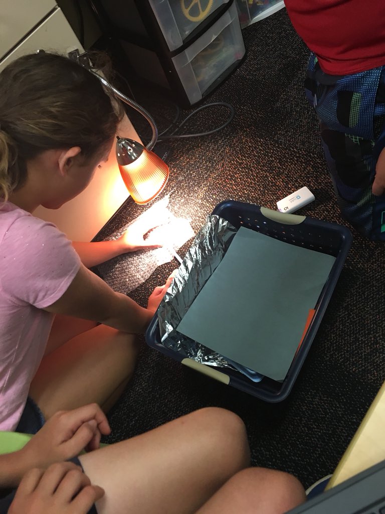 RudyKeezer's tweet photo. STEM in action today at McNeal. The 4th and 5th graders loved coding, using thermometer probes and discovering what the best insulators from heat were. Cubit is a pretty neat product/program. #WeManatee https://t.co/lztYWH9CkB