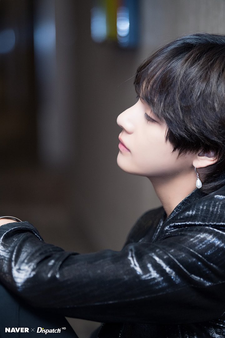 taehyungpic's tweet photo. [ NAVER DISPATCH ] #뷔 ➀

#FAKE_LOVE #태형 #taehyung 
@BTS_twt https://t.co/4RcAvzQvj7