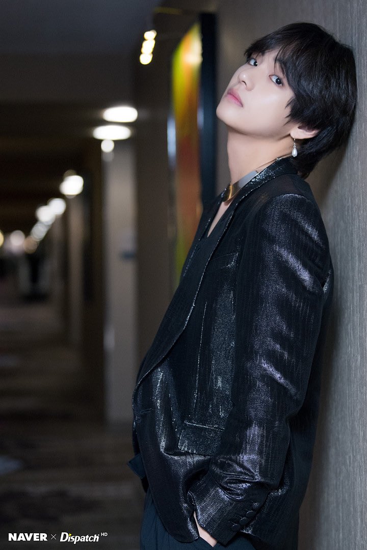 taehyungpic's tweet photo. [ NAVER DISPATCH ] #뷔 ➀

#FAKE_LOVE #태형 #taehyung 
@BTS_twt https://t.co/4RcAvzQvj7