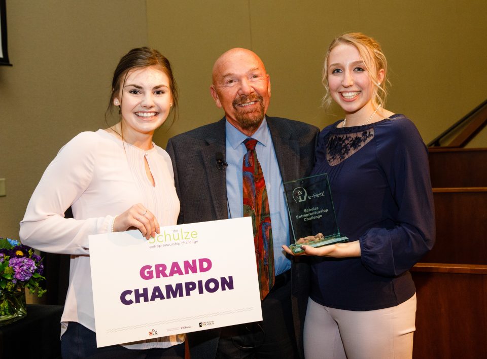 anthonynwarren's tweet photo. Congrats to the 2018 Schulze Entrepreneurship Challenge winners: @MeghanSharkus and @jackiejpage! @UofStThomasMN @USTbusiness students and founders of @ExpressionMed. #Entrepreneurship #EFest2018 #GoTommies! 

https://t.co/RGK5jTdIJy https://t.co/uRlIB64z70