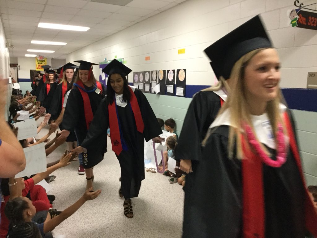 jmrainey20's tweet image. What an awesome experience for all today @BeaglesCPE The Senior Walk was so inspiring for our kiddos &amp;amp; teachers! Congrats to all the graduating Stratford Knights! #BCSDGraditude