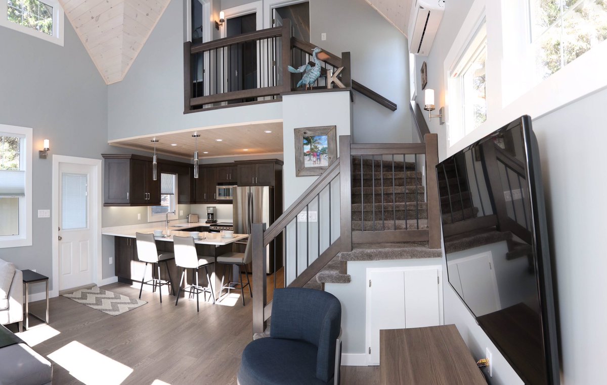 Collyerconstruc's tweet photo. Check out this fantastic cottage in the 'old campground' area of @RidingNP ... incredible use of space and great decor make it a perfect lake retreat. https://t.co/3eHcSnpx8O
