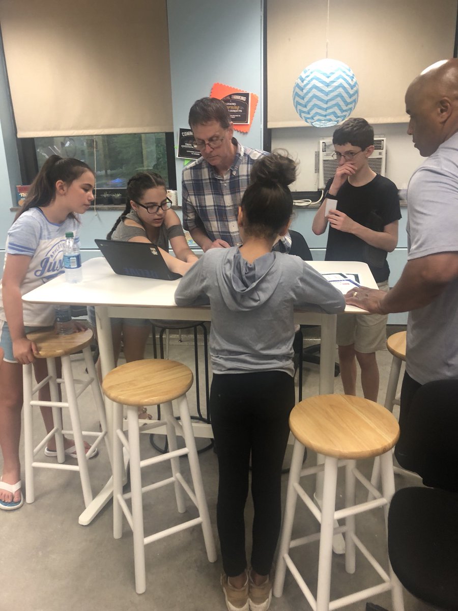 NewCastleAreaSD's tweet photo. Can you “Code Like a 5th Grader?” Well these adults learned how to code tonight from our Ss. What a great community @remakelearning event. Wonderful turnout #Remakedays #GWGoesGoogle https://t.co/1XkXzP8Nmg