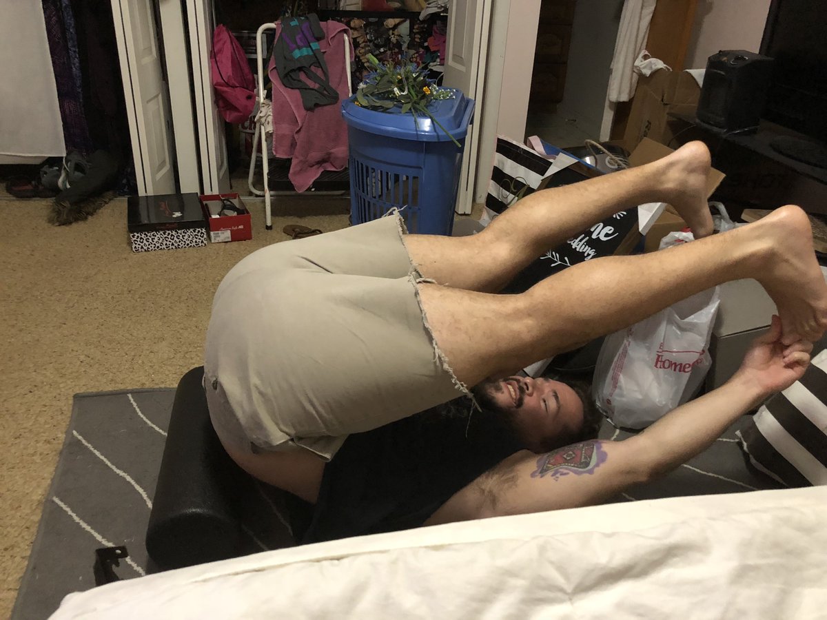 marj_oli's tweet photo. #217 photo shoot in two days so we’re doing arts &amp; craft for a few props🙃 btw Nick has been soooo helpful... NOT!!! I’m struggling over here and I look over and this is wat I see ⬇️⬇️⬇️⬇️⬇️🤦🏻‍♀️ @TheEllenShow @taylorswift13 #HeSaidHesStretching https://t.co/rbFR6Wiaem
