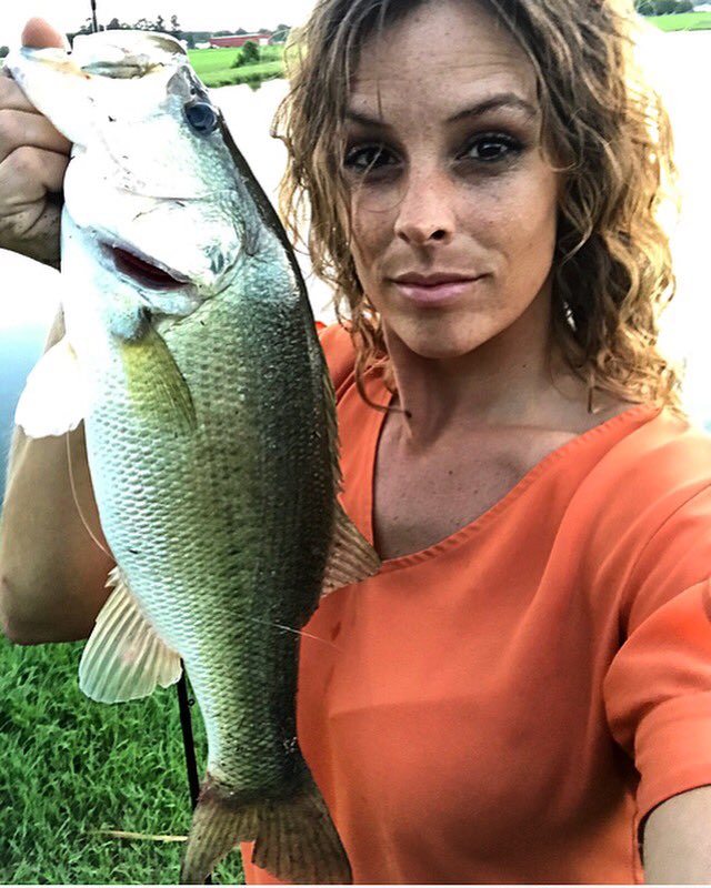 samanthalgay's tweet photo. So glad the fishing is finally getting good! Nothing big tonight, but thankful to get my hands fishy! AirrusRods #TrapperTackle https://t.co/OrjCTFwaCP