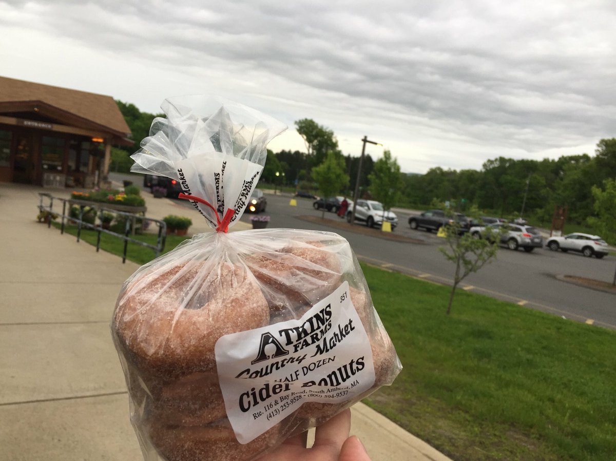 writeinryan's tweet photo. Tonight, on my way from Amherst to South Hadley for an event on achieving single payer healthcare, I had to stop @atkinsfarms in between for something extremely important. #WesternMA #ciderdonuts https://t.co/DAWqVRj11N