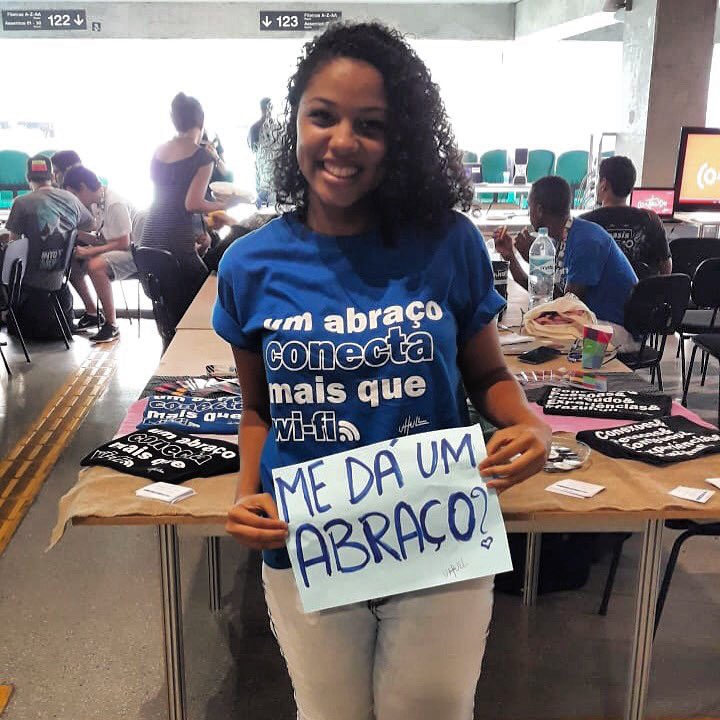 fazuhull's tweet photo. #DiaDoAbraço e nós tá como? #CPBA2 #FazUHLLnaCPBA https://t.co/Mo7cjdPI0p