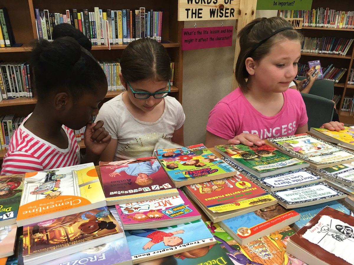 MrsKussyBSE's tweet photo. BSE Summer Book Exchange Day 1 complete and a success.  @FES Library Lady Thanks for the idea. @BSEhseIN @MrsCespedes2 @MrsPorzuczek @2ndkittyqueen @msmithbse #readerslovebooks #readyforsummerreading https://t.co/dyvlxzws7M