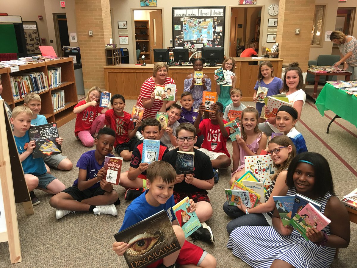 MrsKussyBSE's tweet photo. BSE Summer Book Exchange Day 1 complete and a success.  @FES Library Lady Thanks for the idea. @BSEhseIN @MrsCespedes2 @MrsPorzuczek @2ndkittyqueen @msmithbse #readerslovebooks #readyforsummerreading https://t.co/dyvlxzws7M