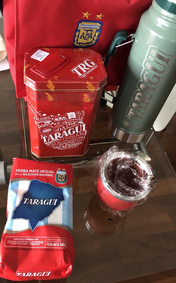 Vaaaamooos, ya tengo mi kit para #Rusia2018! Gracias <a href="/YerbaTaragui/">Yerba Taragüi</a> por acompañarme siempre, en cada viaje y en cada momento. #cebaanecdotas 🙌🏻🙌🏻🙌🏻