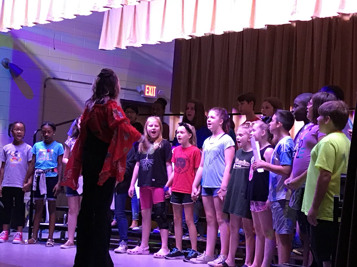 PineviewElemSC's tweet photo. Join us for our chorus program tonight at 6:30 in the cafeteria. Our students pay tribute to Pineview and wonder what the future holds at Riverbank. #heartwarming @LexingtonTwo https://t.co/sMW9YzqdT0