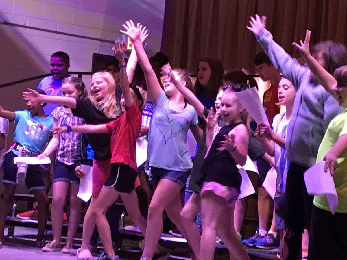 PineviewElemSC's tweet photo. Join us for our chorus program tonight at 6:30 in the cafeteria. Our students pay tribute to Pineview and wonder what the future holds at Riverbank. #heartwarming @LexingtonTwo https://t.co/sMW9YzqdT0