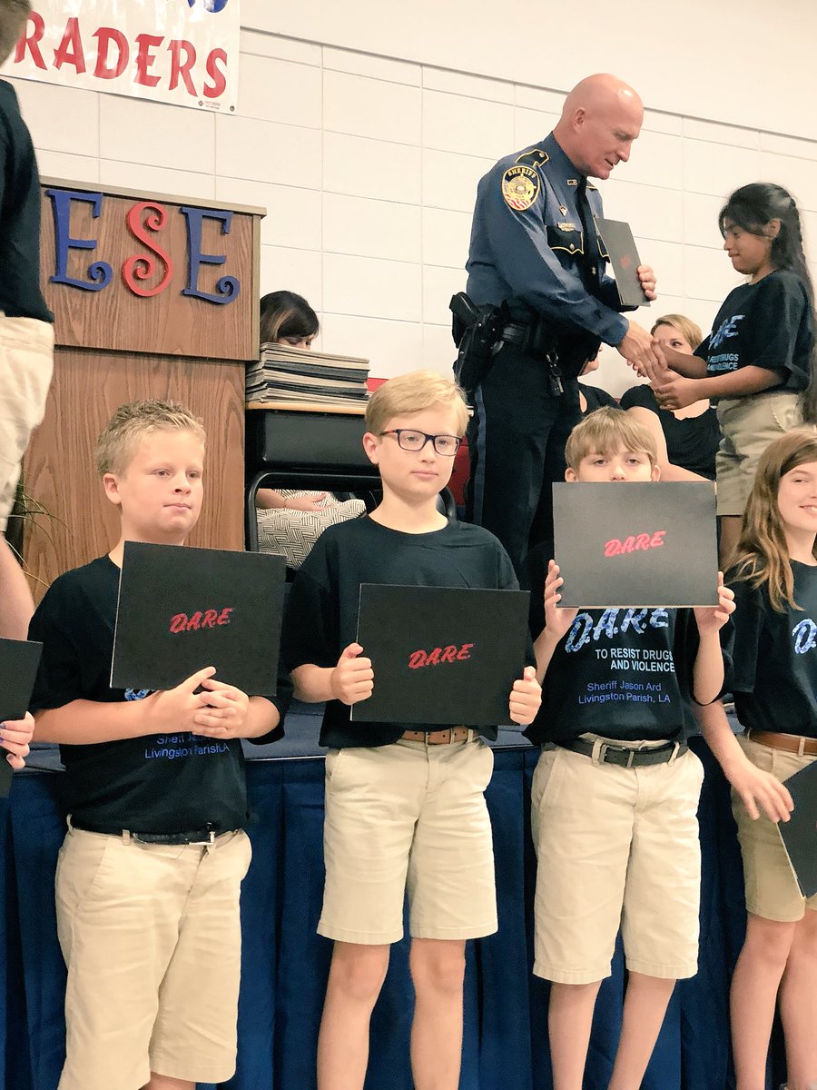 eastsidepats's tweet photo. 5th Grade DARE Graduation and Awards Day! We are so proud of these students. They have worked hard and accomplished much. And Fifth Grade Family Picnic was so much fun :)
#foreverapatriot #classof2024 #juniorhighbound β€οΈπ https://t.co/sEHtbDAivd