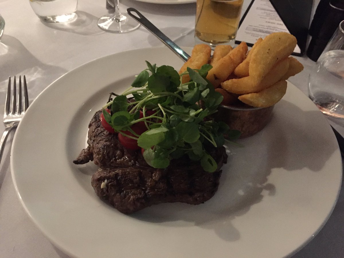 MahdDogg's tweet image. I love working away #JustEditorThings