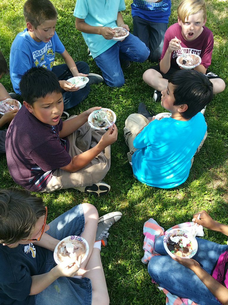 mrs_meckem's tweet photo. Ice Cream Social to celebrate moving on to 6th grade! @PartridgeElem #PartLeads #wayschools #partridgeelem https://t.co/iZuzGbxYFb