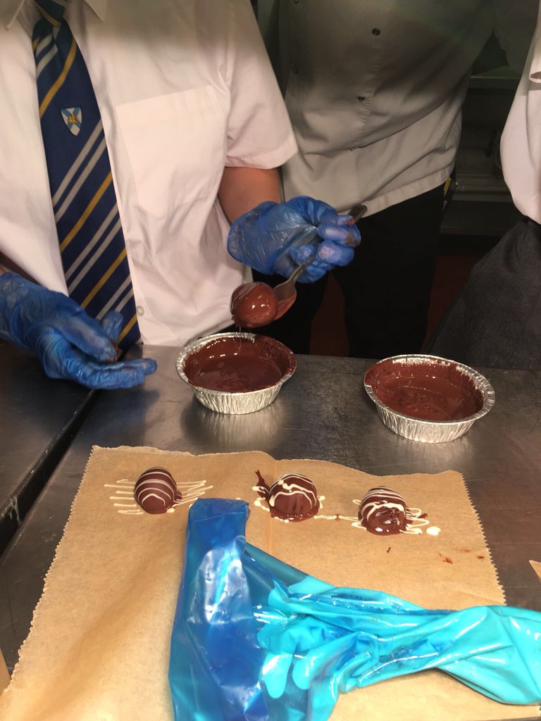 WalesHigh's tweet image. Another fantastic evening @MagnaScience Making chocolate ready for the Big Feast @pepediiasio #talent #chefinthemaking #hardworkpaysoff 🤩🙌🏼😊