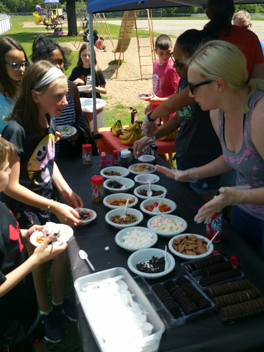 mrs_meckem's tweet photo. Ice Cream Social to celebrate moving on to 6th grade! @PartridgeElem #PartLeads #wayschools #partridgeelem https://t.co/iZuzGbxYFb