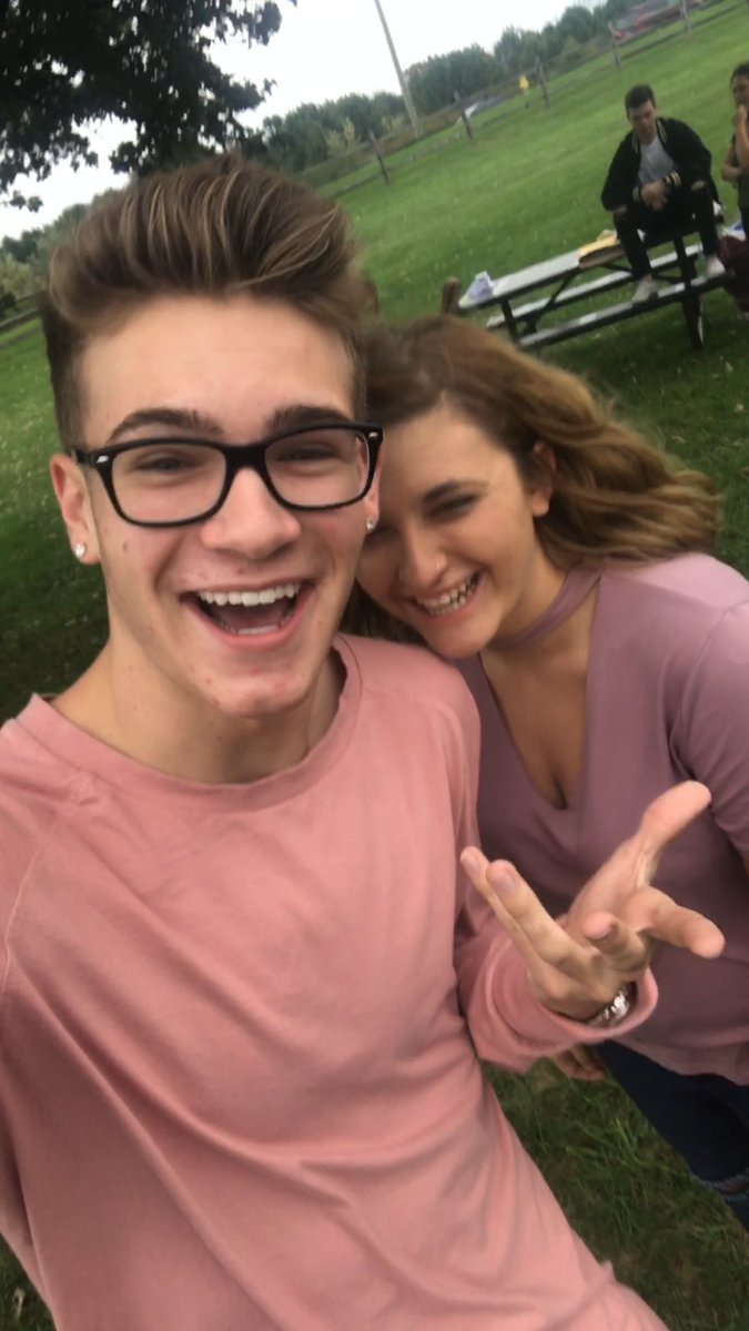 mtmseavey's tweet photo. Hi I’m mack and I turn 17 tomorrow!!! I’ve been supporting dev for a little over two years and he just makes my heart happy and I just love him with all of me 💙 #ComeVibeWithTheHayzers https://t.co/5DJIZyblKF