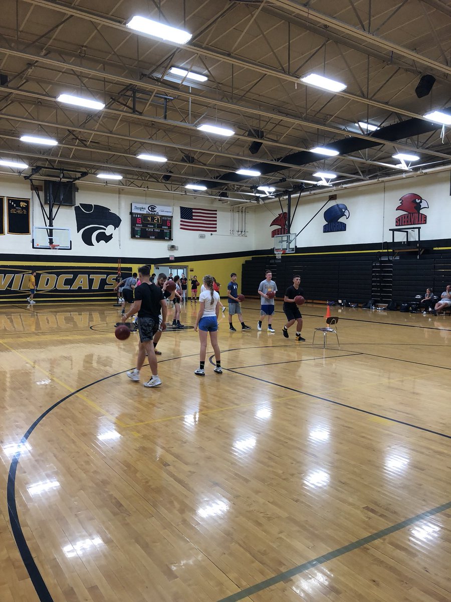 CubaBoysBBall's tweet photo. Day 2 of Midwest Elite Camp!
@MidwestEliteBB
@rnbobbitt04
@GRayCMU
@CoachGossett13 https://t.co/CZSr2f4rUQ