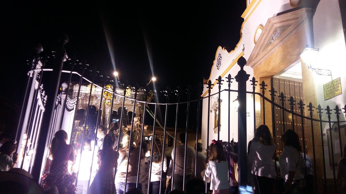 Visita a la iglesia parroquial y a la ermita de la patrona #Rocio18 #pilas