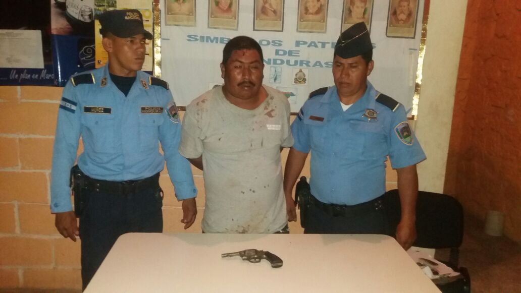 PoliciaHonduras's tweet photo. #Conoce Agentes de la Policía Nacional capturan a prófugo de la justicia hondureña en #Curaren #FranciscoMorazán 👉🏻https://t.co/4K79getWVF https://t.co/BY93BqaAWb