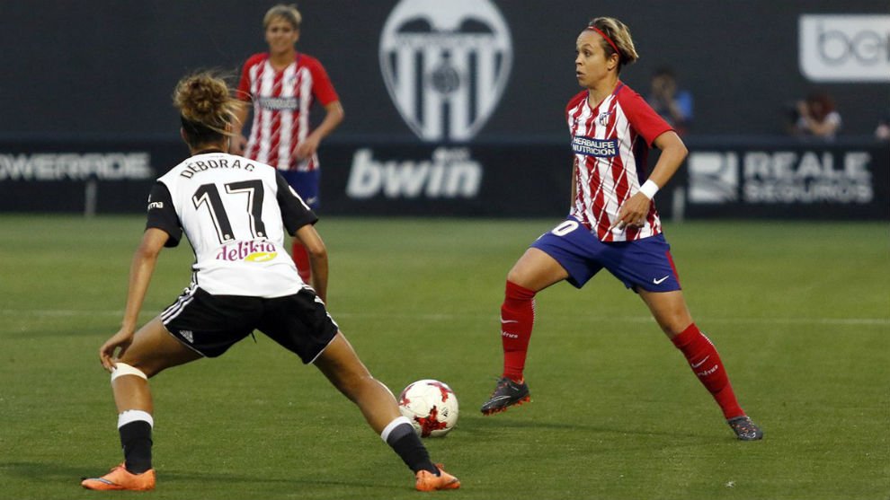 CRÓNICA 📝🎥| El @AtletiFemenino se convierte en el primer semifinalista de la #CopaDeLaReina tras ganar también al @VCF_Femenino a domicilio goo.gl/Y4Q7eD