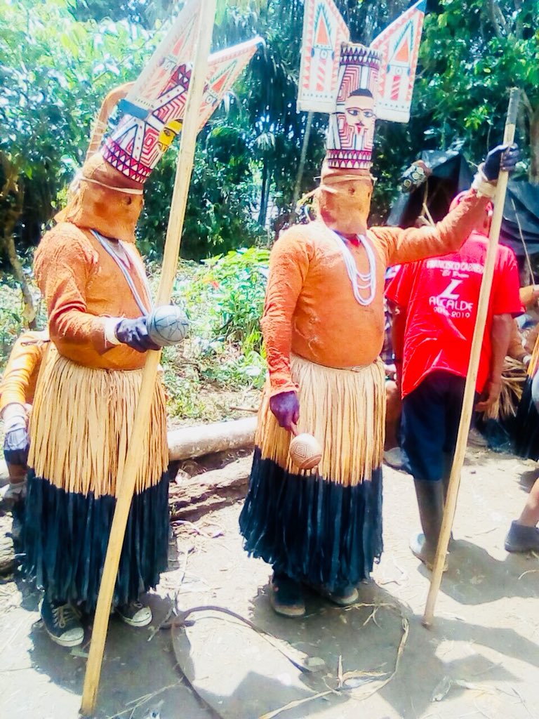 LenAmazonas's tweet photo. Porque somos #PueblosIndigenas #Pensamiento #Ritual #AireDeVida pervivimos como #Cultura y mantenemos el equilibrio con la #Naturaleza celebramos hoy el día de la #diversidadbiologica #BiodiversityDay #NoAlExtractivismo @InstitutoSINCHI @Brigittelgb @MinAmbienteCo @MovimientoMAIS https://t.co/Wv86rLWzYn