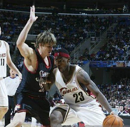 P3sportscience's tweet photo. 22yr old @KyleKorver guarding an 18 year old @KingJames. 15 years later, both are still going strong 💪 https://t.co/5hmw1skpyg