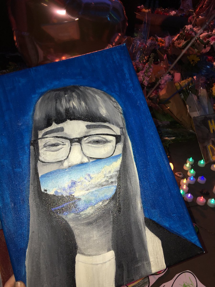 _farawaylwt's tweet photo. Such a beautiful drawing of you darling, Thankyou to whoever took their time to draw all the incredible drawings there today. A hard day but Manchester stays strong and we will always choose love🐝💗 #ManchesterTogether https://t.co/tZqibAlZ9L