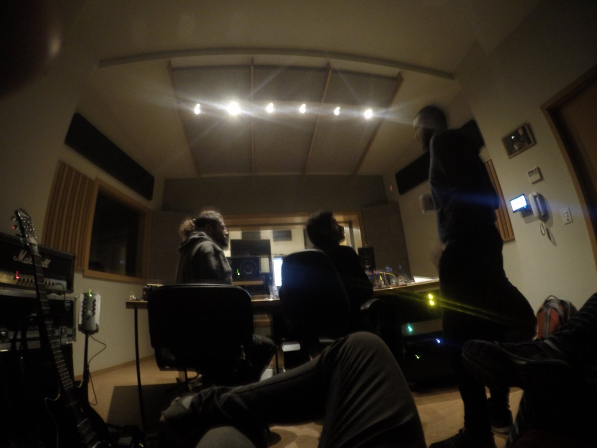 vilmotor's tweet photo. Aca estamos en Vietman grabando el Ep! Se viene el el #nuevodisco💿 , se vieneeeeeeee #Vil2 !!!! Pronto estara disponible!! Aguante che!!!! 😎 #VilMotor #NuevoDisco #Vil2 https://t.co/KU6oADe5WX