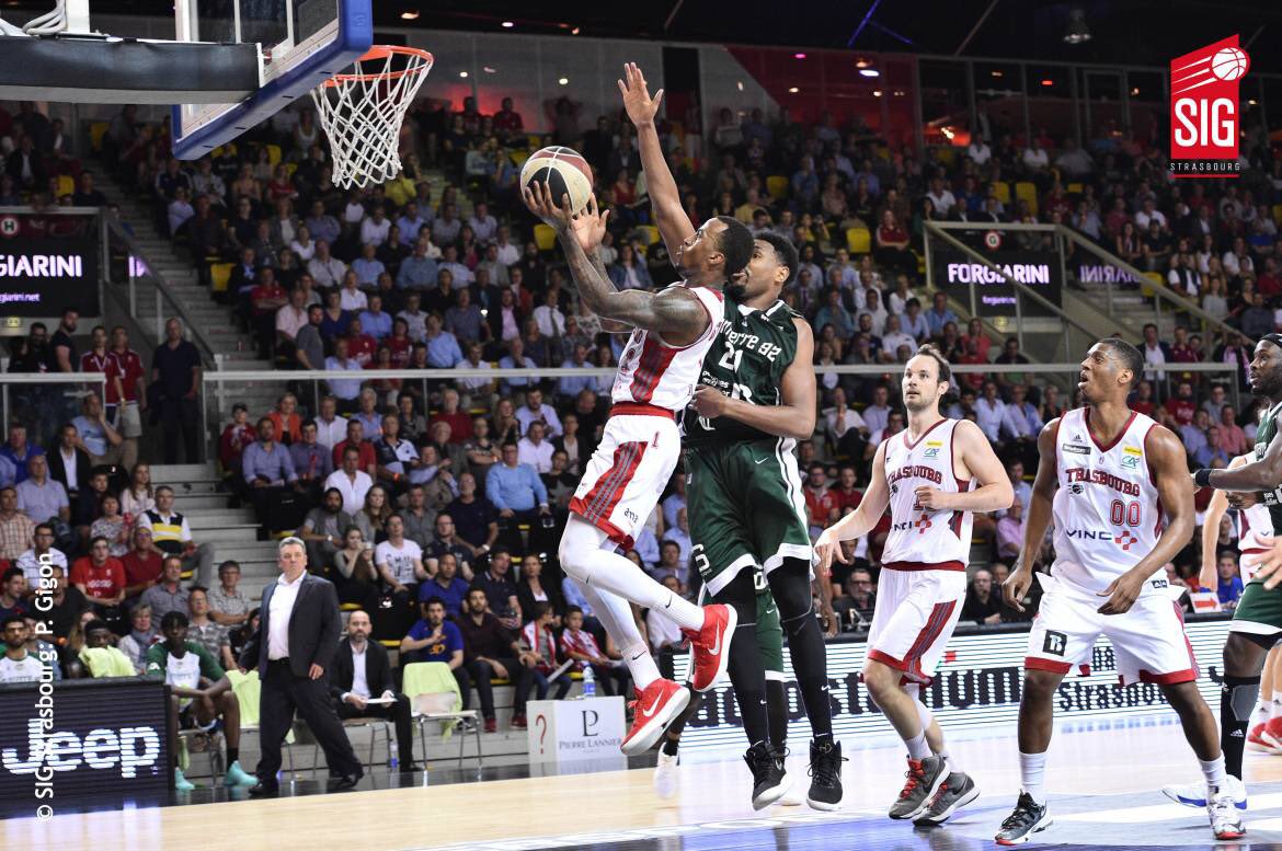 La <a href="/sigstrasbourg/">SIG Strasbourg</a> remporte le premier match de son quart de finale des #PlayoffsJeepELITE face à <a href="/Nanterre92/">Nanterre 92</a> 🏀🔴⚪️ #GoSIG #SIGNAN #JeepELITE ➡️ sigstrasbourg.fr/2018/05/et-sou…