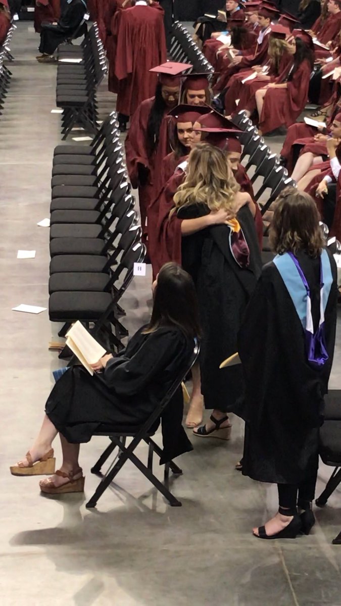PeroneRSHS's tweet photo. Best moment of graduation ❤️ https://t.co/msXYNQUUp7