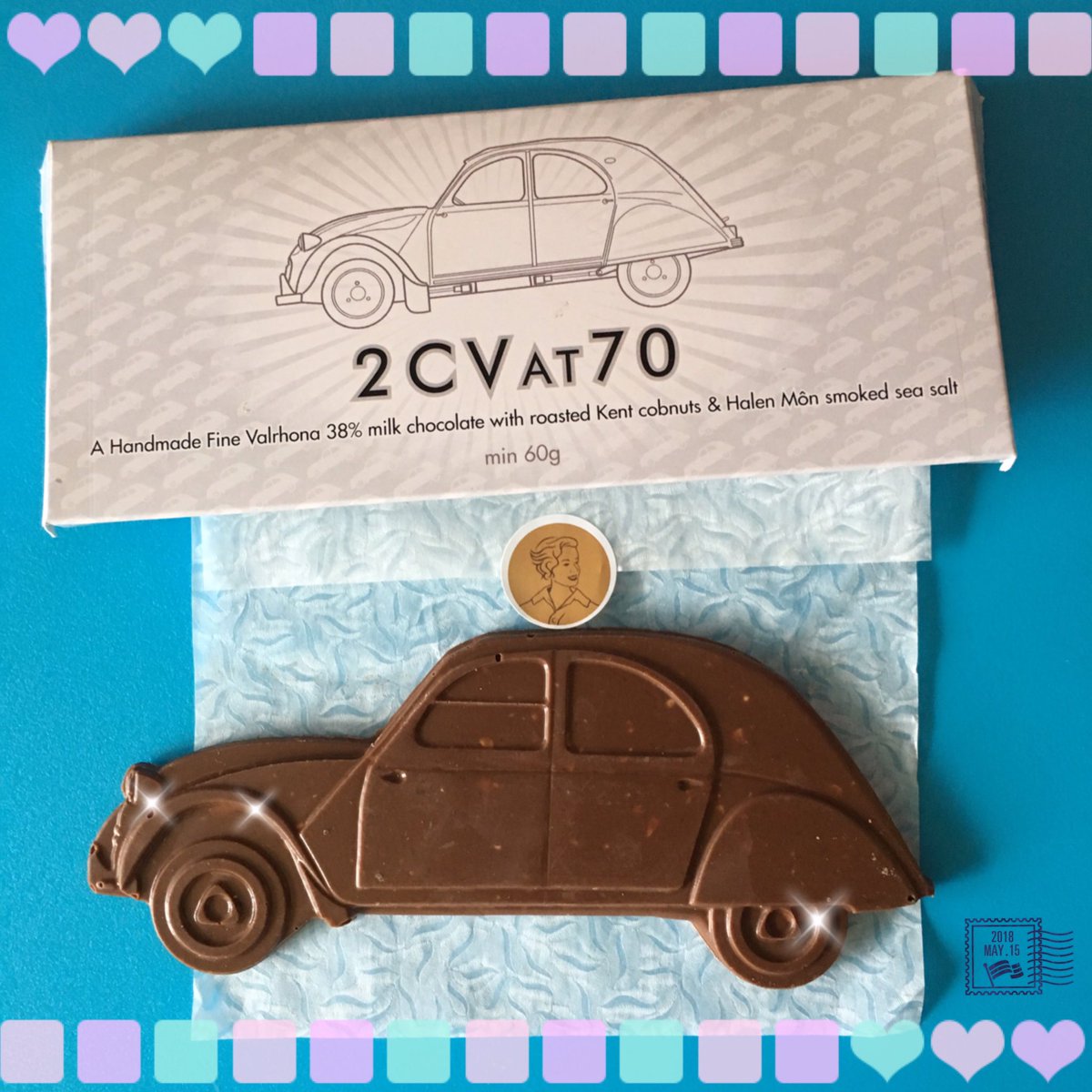 FallenzAngel's tweet photo. 1 week Anniversary #Dolly @2CVat70 @HelloDolly2CV @BicesterH Thank you @sandtchocolates 😍38% @valrhonauk milk #chocolate with roasted Kent cobnuts & @Halen_Mon smoked sea salt. It was absolutely devine 😋 so good @triedtestedUK #2CV #TinSnail #fiftyshadesofgrey #TasteTestPanel https://t.co/1Qw8paLWhO