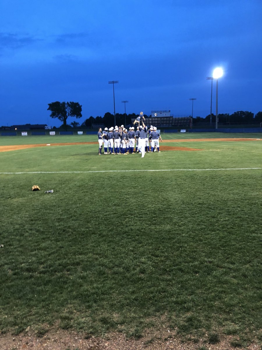 MrsKBurkett's tweet photo. Alone you can do so little; together you can do big things! Go out and do big things boys! Let’s win this! #getbacktothemiddle #dontpickus #rocketboys #dreamteam #winstate @FHS_Rocket_Boys @CoachABurkett https://t.co/VfnjETAOxr
