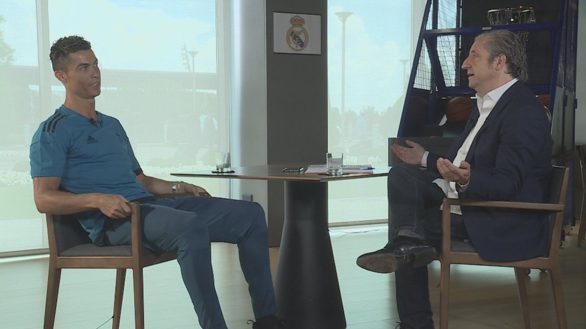 elchiringuitotv's tweet photo. 🚨¡DARÁ LA VUELTA AL MUNDO! @jpedrerol, MANO A MANO con @Cristiano en nuestra ENTREVISTA EXCLUSIVA. ¡A las 0:02h en @elchiringuitotv! https://t.co/8UnqNAzwJX