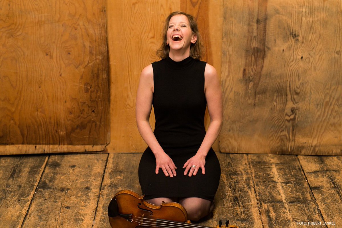 c4newmusic's tweet photo. German vocalist/composer/violist Anka Draugelates joins us tonight and tomorrow at #C4NM: First, tonight for a unique all levels vocal workshop, then tomorrow for her concert "In the River of Time."
#newmusic #voice #viola #composer #sfconcerts https://t.co/WSbtsmu0I2