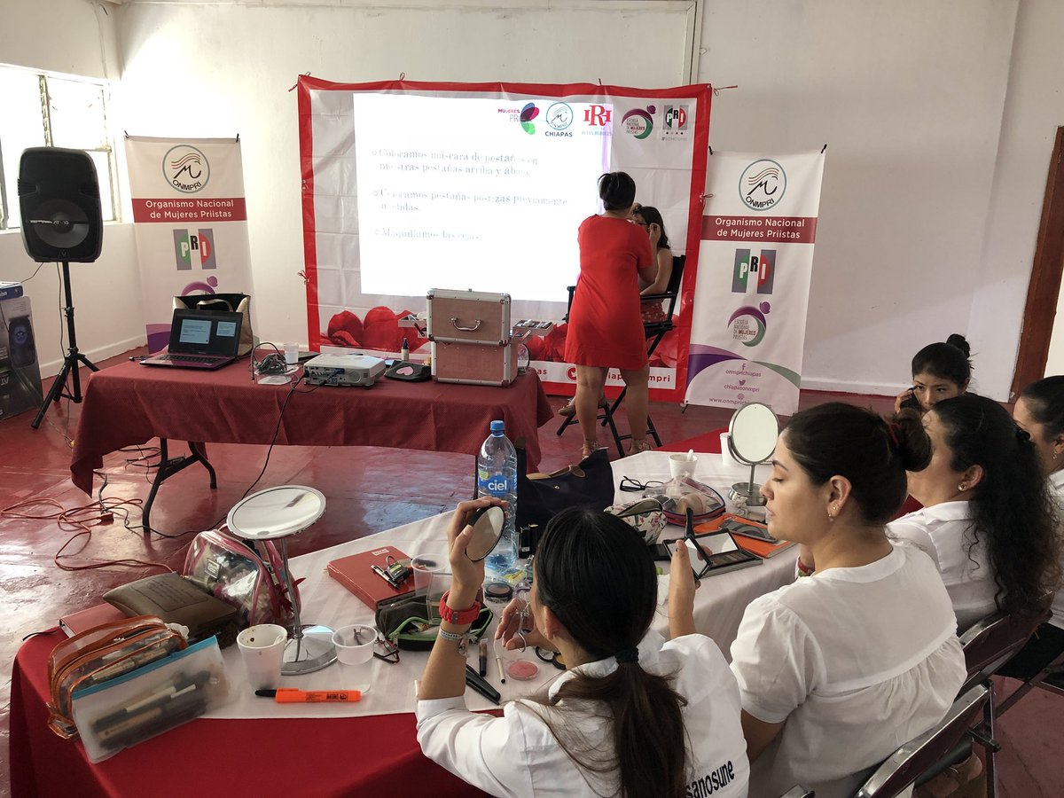 ruthpensa's tweet photo. Capacitacion de Automaquillaje Gracias  #CatiConsli por compartir con todas las #CandidatasGanadoras @OnmpriNacional @ChiapasOnmpri @ENMPChiapas @ChiapasPRI https://t.co/g8etZT3obS