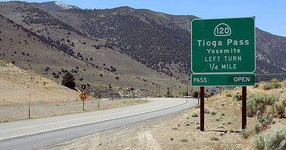 Yes! De Tioga Pass is weer open! 
Dit is één van de mooiste routes (State Road 120) van de USA en brengt je dwars door Yosemite National Park van Groveland naar Lee Vining.
Let op:  er zullen echter beperkte diensten beschikbaar zijn langs de Tioga Road.