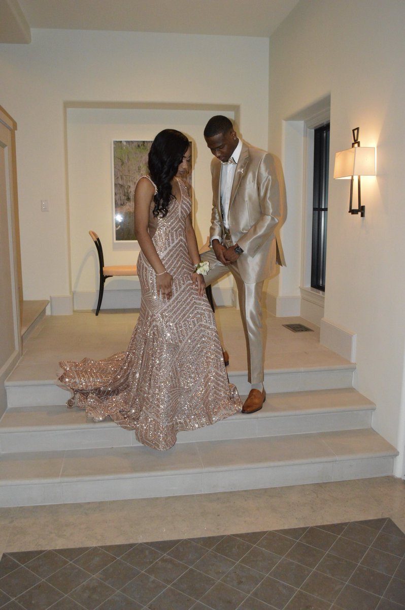dakotaaxo_'s tweet photo. you compliment my style💓 #LettGala #Prom2k18 https://t.co/FDGffFVpTe