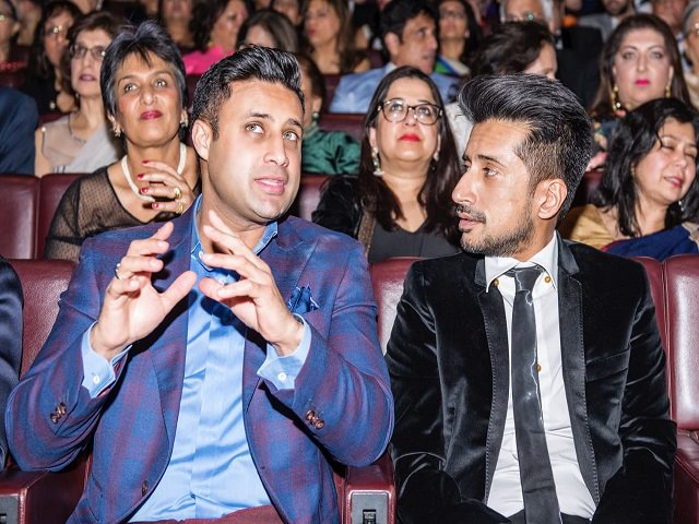 OyeYeah_Pk's tweet photo. Team Cake The Film Partners With B4U Motion Pictures For 3 New Films https://t.co/Oye3JbLzTP
#AsimAbabsi #CakeTheFilm #ZABFilms #B4UMotionPictures #SayedBukhari #IndusTalkies https://t.co/K3WIEjKaU6