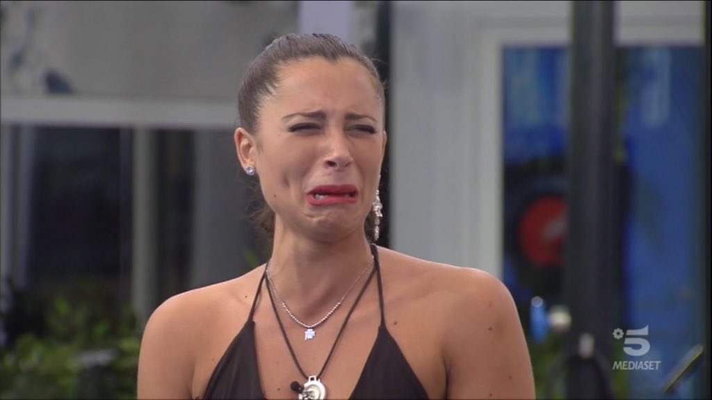 frabiziovalerio's tweet image. QUANDO CONTROLLO QUANTI SOLDI HO SUL CONTO #GF15