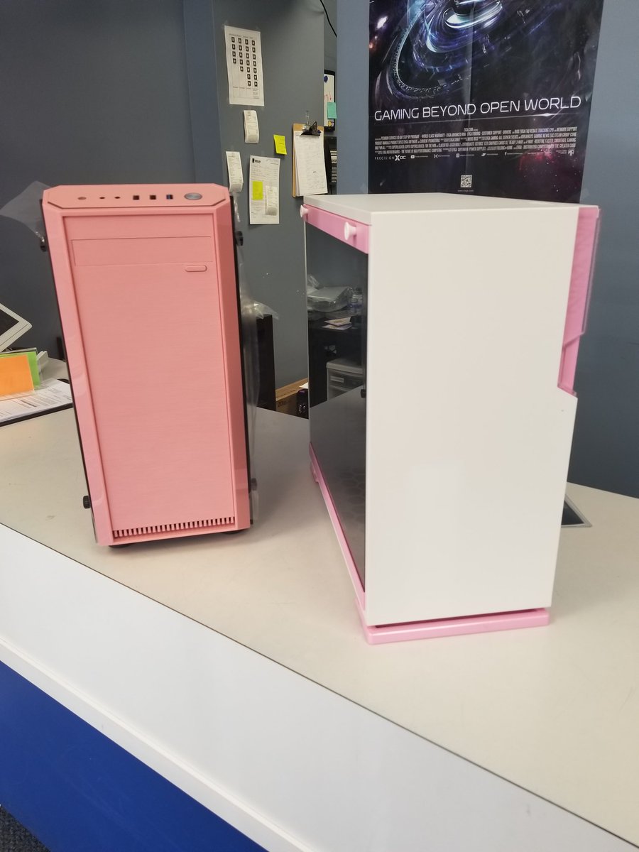 GrolenC's tweet photo. Pink #gamer cases!!! https://t.co/S4URiRLuYt