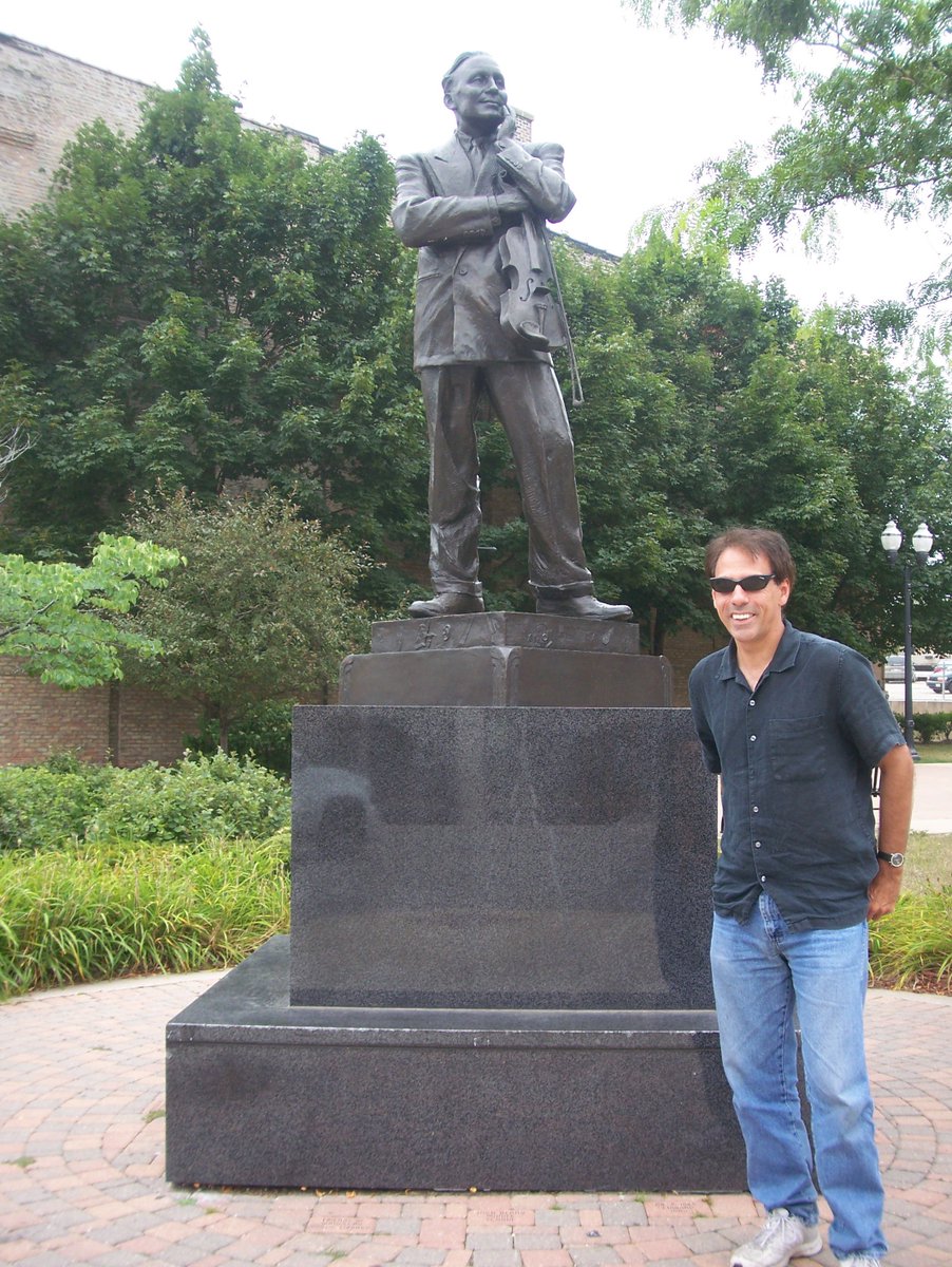 Phlash_Phelps's tweet image. 5/22 Anniversary of the birth of Jack Benny....here with Jack in his hometown of Waukegan, Illinois #jackbenny #waukegan