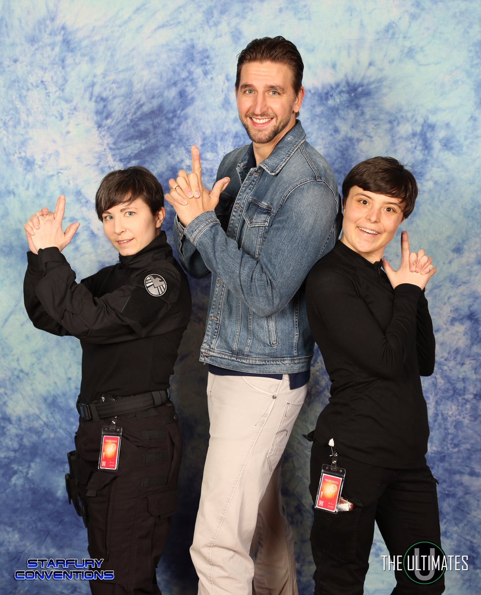 SannaWannaPanda's tweet photo. Probably two of my favorite photo ops from #theultimates2018 #BSquadForever #davislives #pipertriplets (And the cosplay took so much less effort than the Sinara one from the previous day π) Thank you,@maxosinski, @TheVenskus, and @starfuryevents for an amazing con! https://t.co/ykgxQ5VrZ3