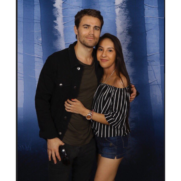 JessicaAcosta28's tweet photo. I got to meet my biggest crush &amp;’ it was epic 💙 @paulwesley https://t.co/9knoeWptcg