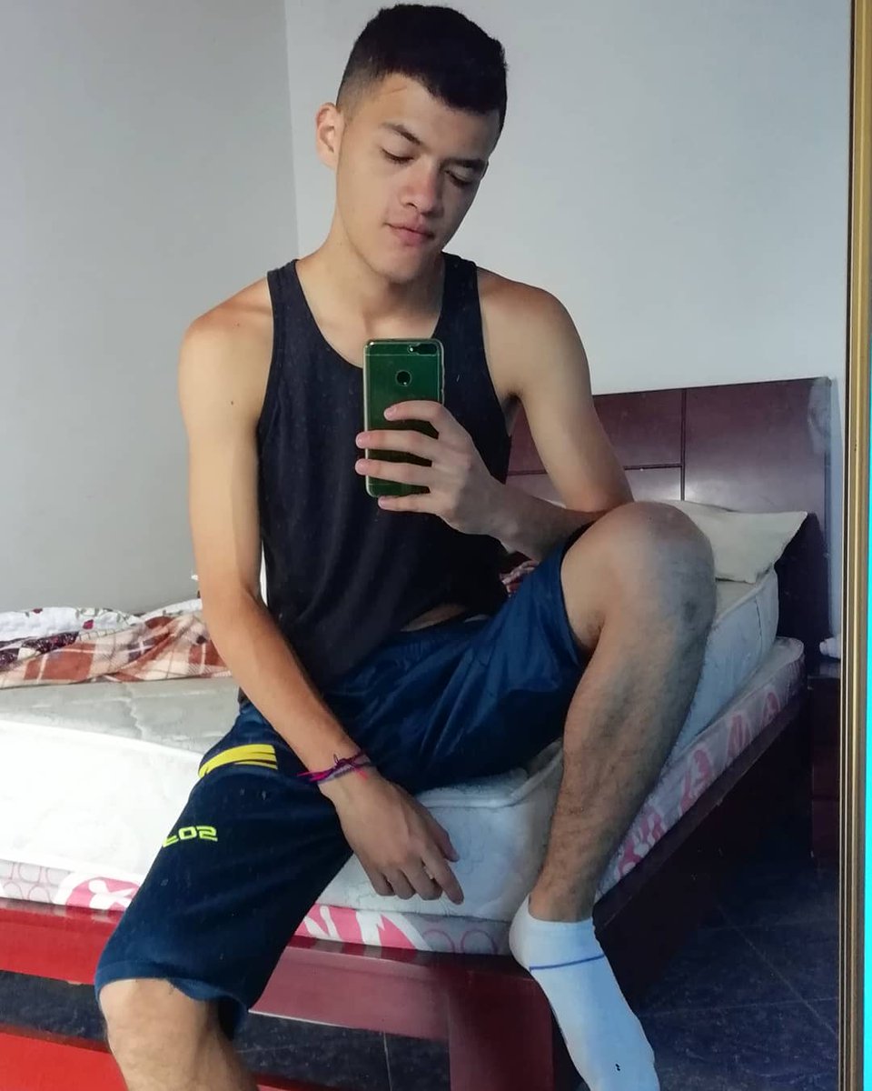 annunnaki____'s tweet photo. una con ropa xd https://t.co/IEnS81srb5
