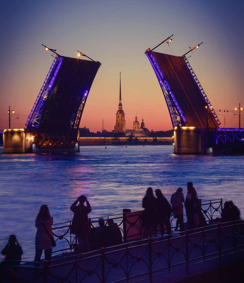 Разводной мост в Санкт-Петербурге