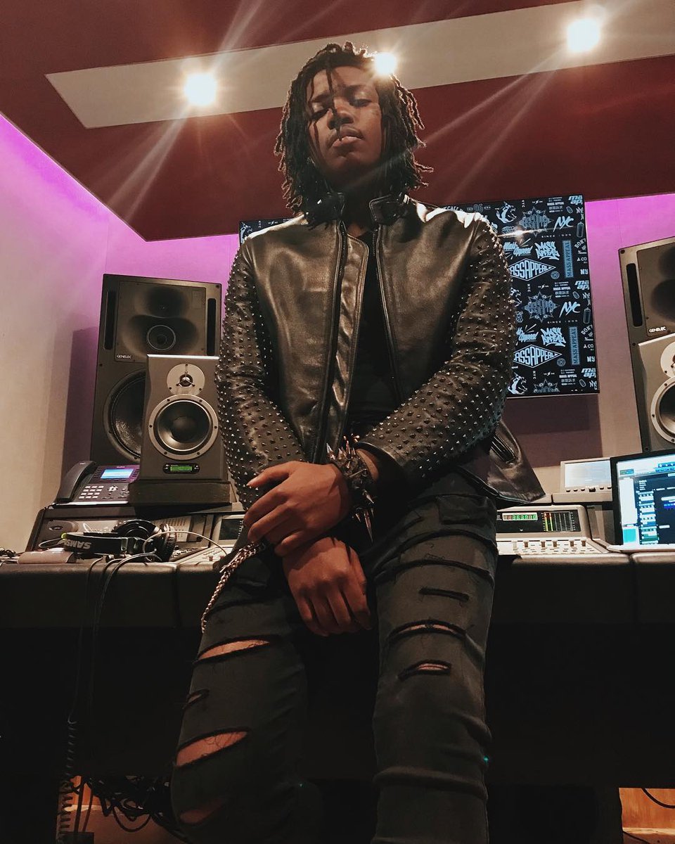 MassAppeal's tweet photo. s/o to @sahbabii for pulling up to play us some new music today 🐙🦑
#squidtastic https://t.co/aMxKj94zht